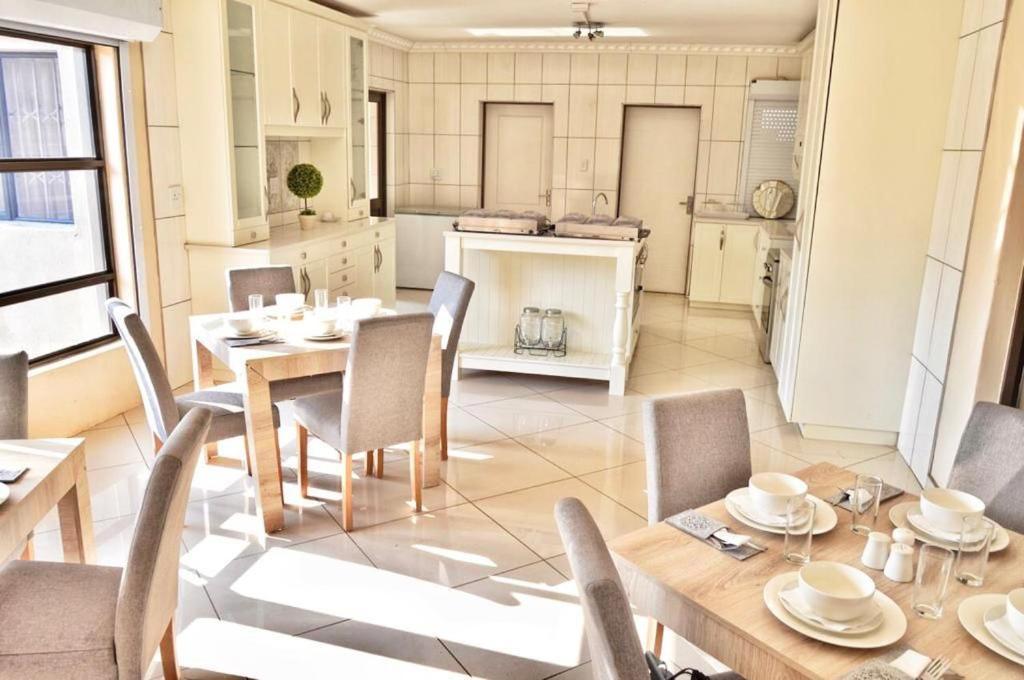 Dineo'S Lodge And Spa オーリクスタート エクステリア 写真